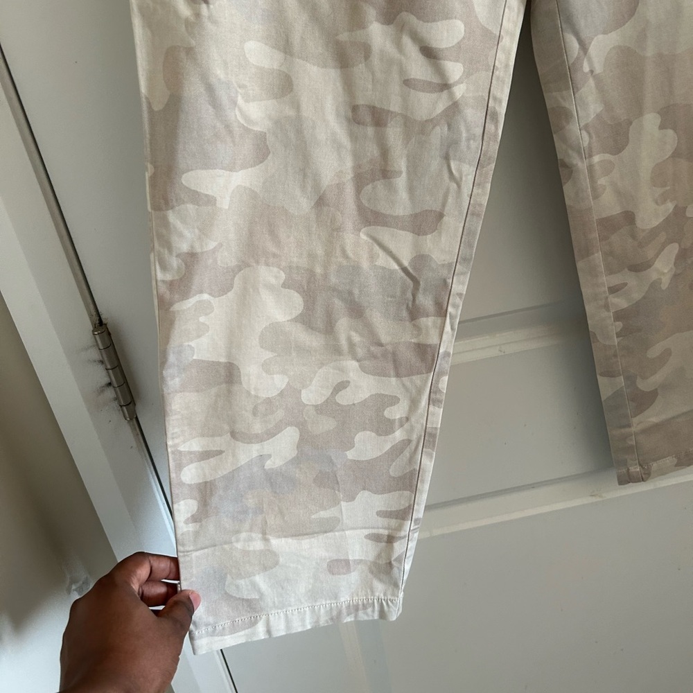 Sundance Cream and Tan Everyday Pants with Logo Tag - Picture 4 of 12